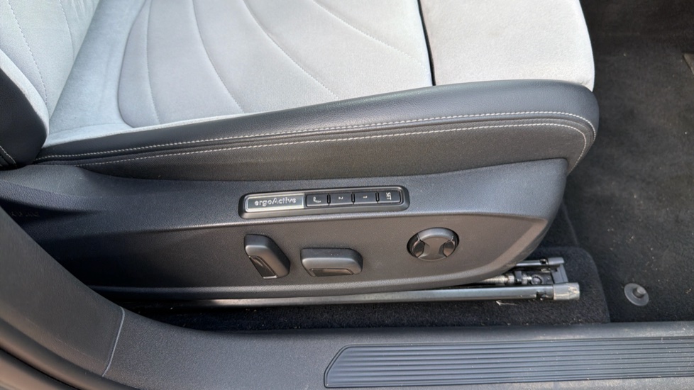 Volkswagen ID.3 150kW Max Pro Performance 58kWh 5dr Auto Electric Hatchback - Image 70