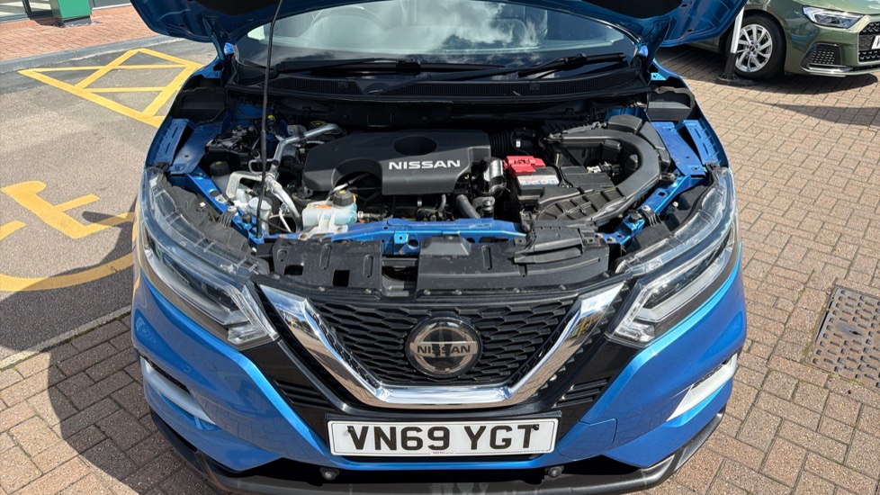 Nissan Qashqai 1.7 dCi Tekna 5dr 4WD Diesel Hatchback - Image 8