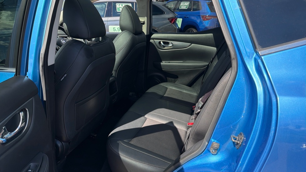 Nissan Qashqai 1.7 dCi Tekna 5dr 4WD Diesel Hatchback - Image 16