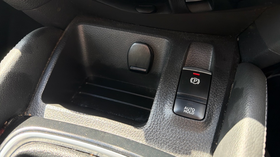 Nissan Qashqai 1.7 dCi Tekna 5dr 4WD Diesel Hatchback - Image 35