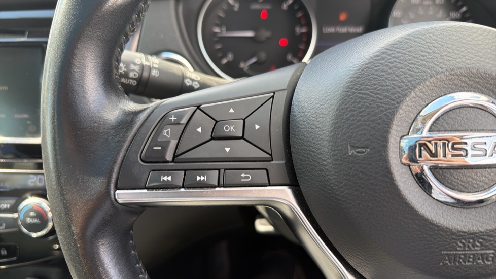 Nissan Qashqai 1.7 dCi Tekna 5dr 4WD Diesel Hatchback - Image 36