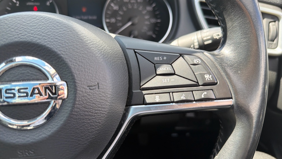 Nissan Qashqai 1.7 dCi Tekna 5dr 4WD Diesel Hatchback - Image 37