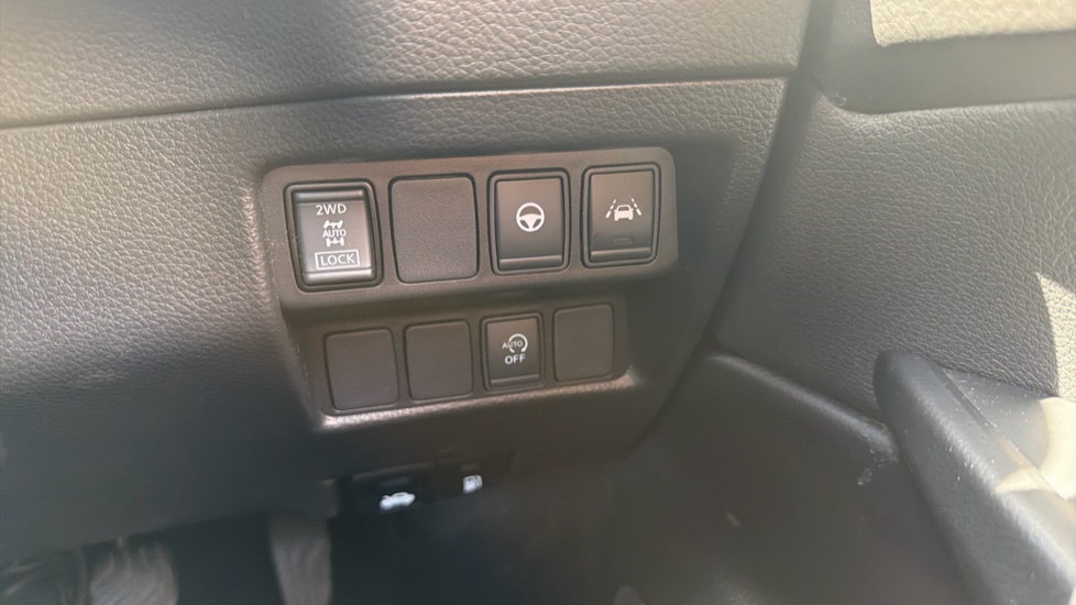 Nissan Qashqai 1.7 dCi Tekna 5dr 4WD Diesel Hatchback - Image 38
