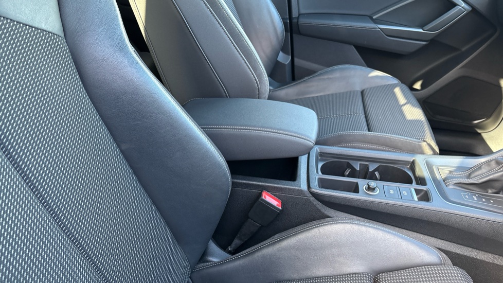 Audi Q3 35 TFSI S Line 5dr S Tronic Petrol Estate - Image 57