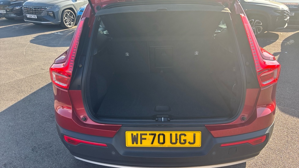 Volvo XC40 1.5 T3 [163] Momentum 5dr Geartronic Petrol Estate - Image 4