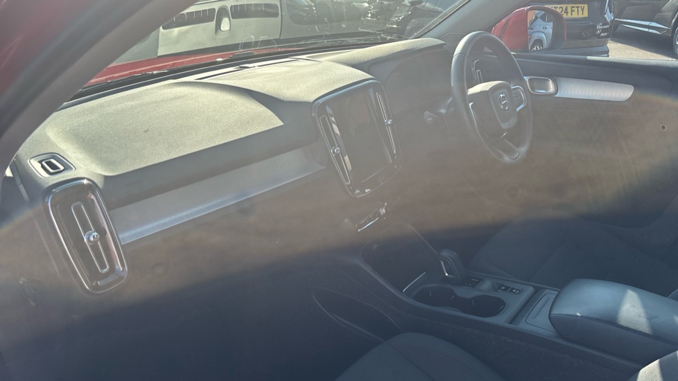 Volvo XC40 1.5 T3 [163] Momentum 5dr Geartronic Petrol Estate - Image 9