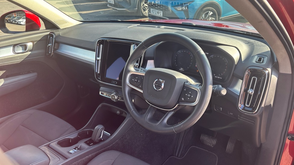 Volvo XC40 1.5 T3 [163] Momentum 5dr Geartronic Petrol Estate - Image 11