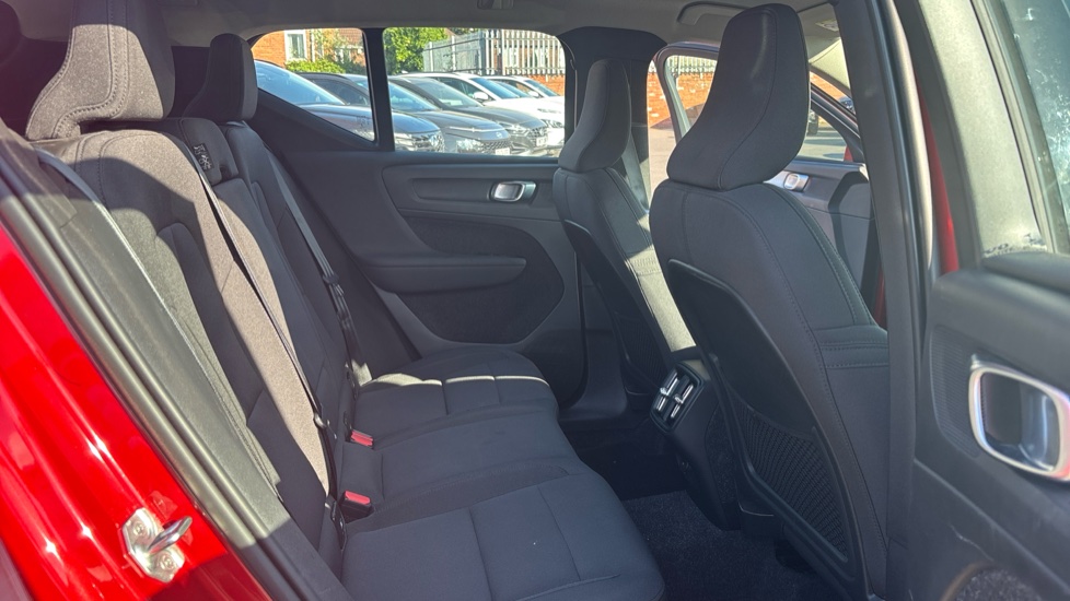 Volvo XC40 1.5 T3 [163] Momentum 5dr Geartronic Petrol Estate - Image 16