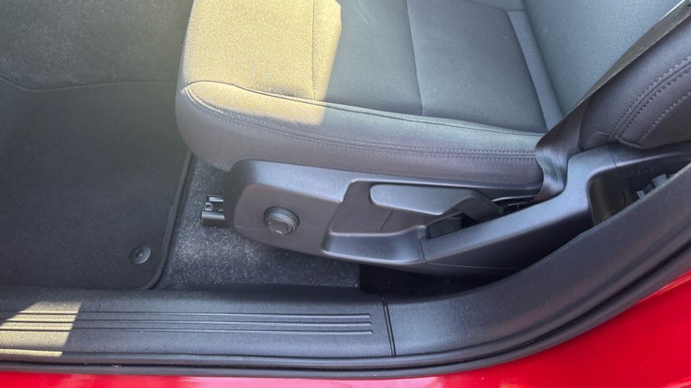 Volvo XC40 1.5 T3 [163] Momentum 5dr Geartronic Petrol Estate - Image 30