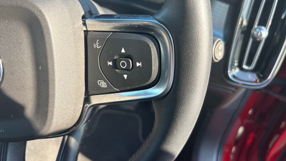 Volvo XC40 1.5 T3 [163] Momentum 5dr Geartronic Petrol Estate - Image 33