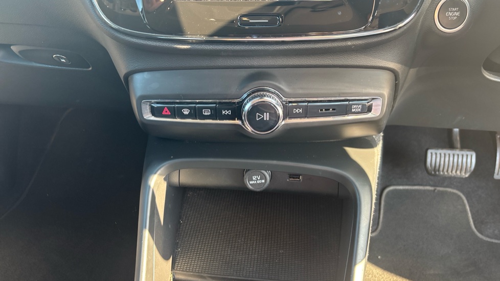 Volvo XC40 1.5 T3 [163] Momentum 5dr Geartronic Petrol Estate - Image 35