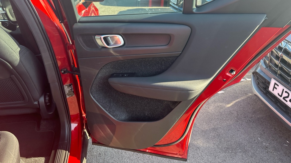 Volvo XC40 1.5 T3 [163] Momentum 5dr Geartronic Petrol Estate - Image 38