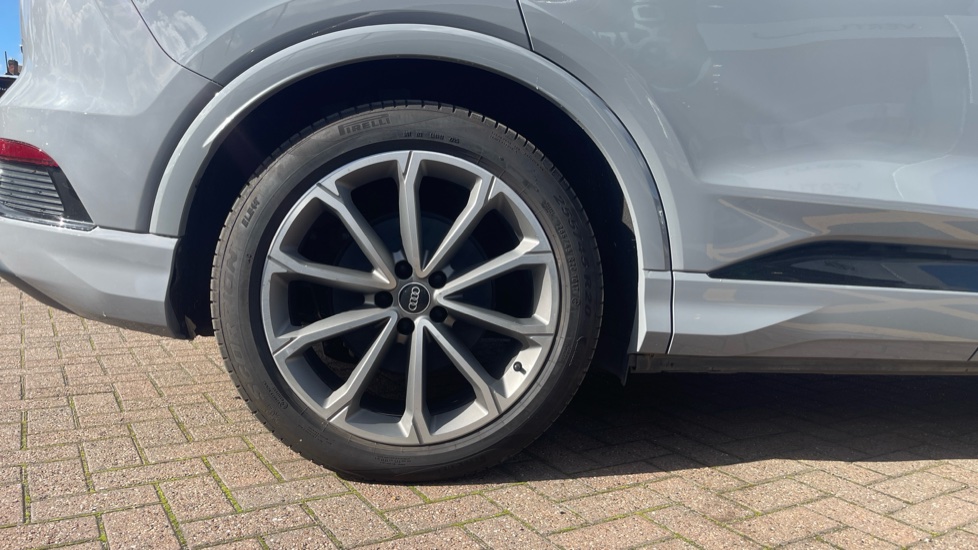 Audi Q4 e-tron 150kW 40 82.77kWh Edition 1 5dr Auto Electric Estate - Image 7
