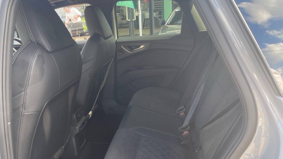 Audi Q4 e-tron 150kW 40 82.77kWh Edition 1 5dr Auto Electric Estate - Image 16