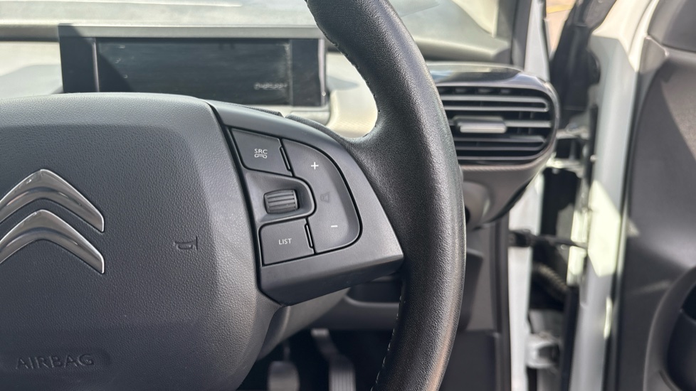 Citroen C4 Cactus 1.2 PureTech Flair 5dr [6 Speed] Petrol Hatchback - Image 22