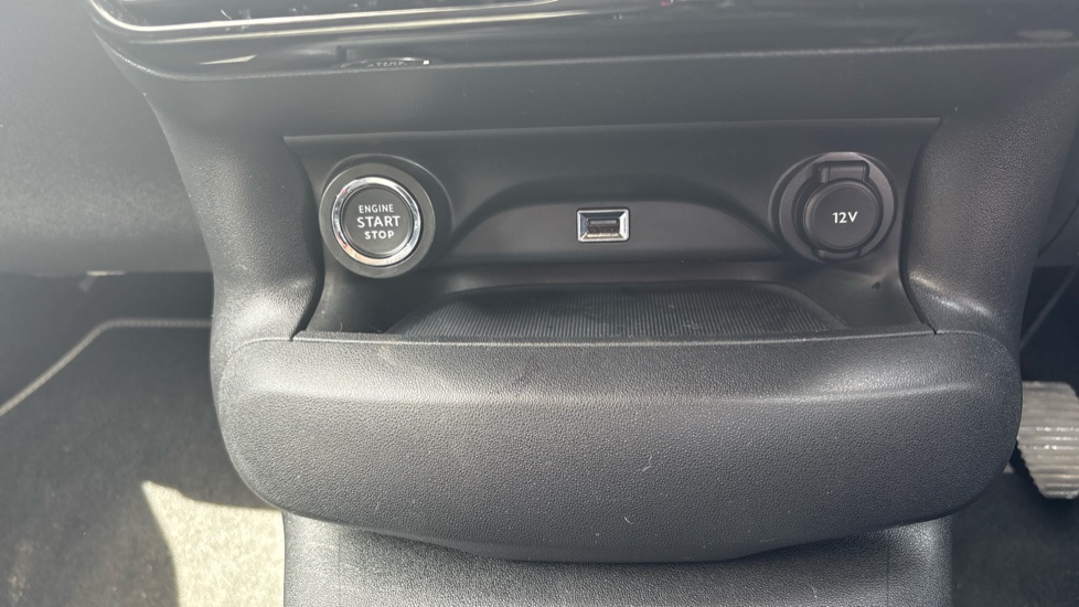 Citroen C4 Cactus 1.2 PureTech Flair 5dr [6 Speed] Petrol Hatchback - Image 25