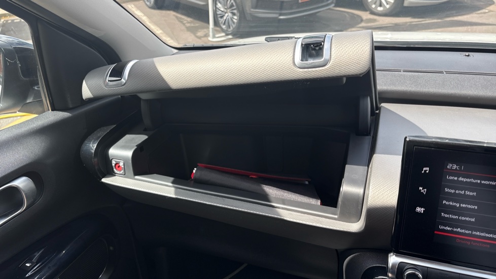 Citroen C4 Cactus 1.2 PureTech Flair 5dr [6 Speed] Petrol Hatchback - Image 32