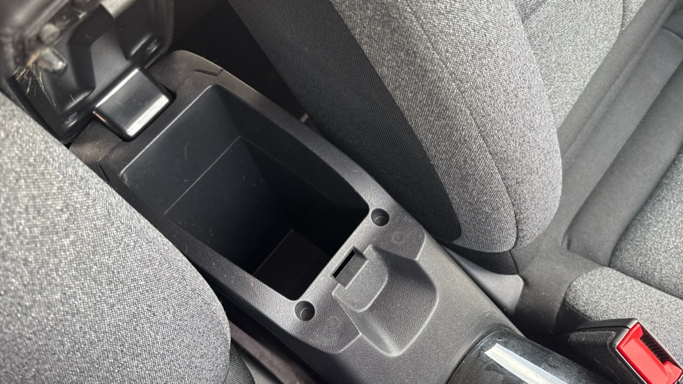 Citroen C4 Cactus 1.2 PureTech Flair 5dr [6 Speed] Petrol Hatchback - Image 34