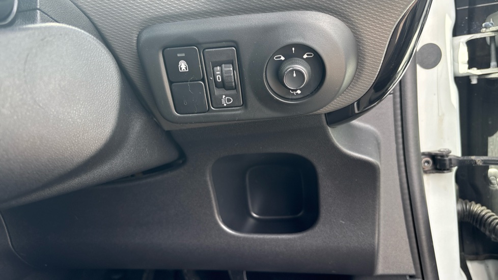 Citroen C4 Cactus 1.2 PureTech Flair 5dr [6 Speed] Petrol Hatchback - Image 36