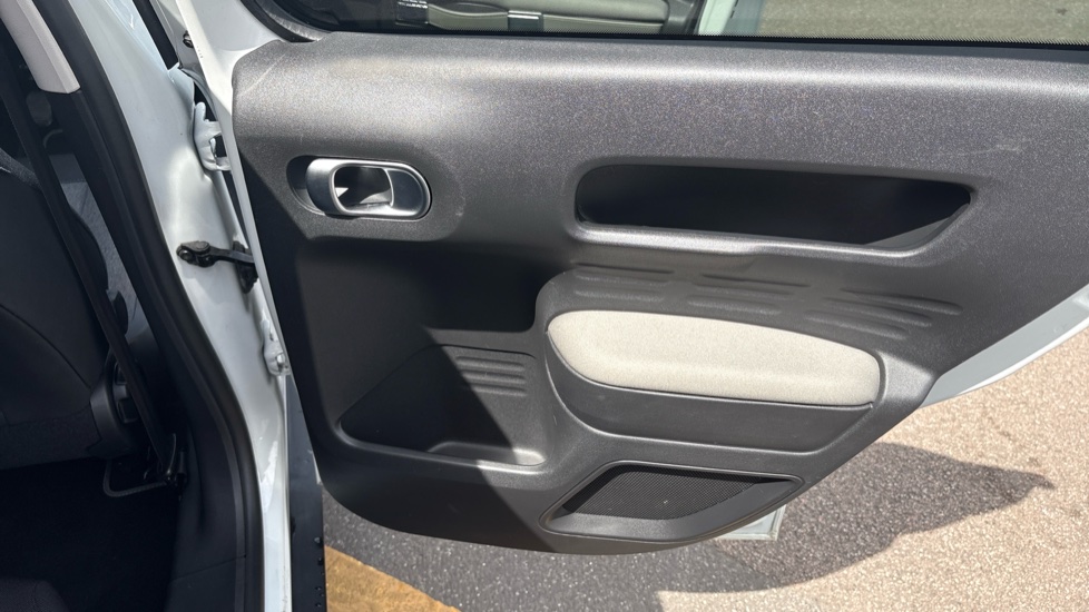 Citroen C4 Cactus 1.2 PureTech Flair 5dr [6 Speed] Petrol Hatchback - Image 37