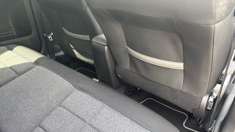 Citroen C4 Cactus 1.2 PureTech Flair 5dr [6 Speed] Petrol Hatchback - Image 39
