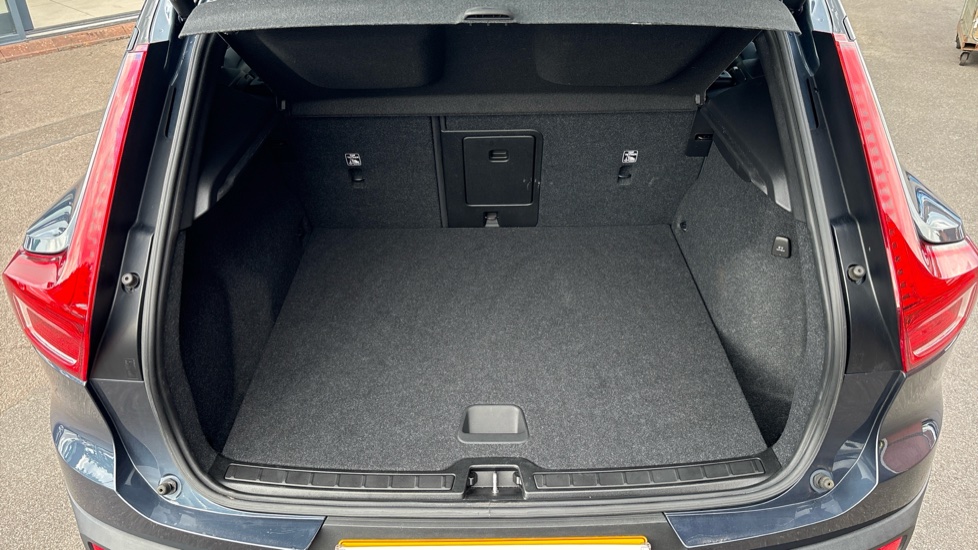 Volvo XC40 1.5 T3 [163] R DESIGN 5dr Geartronic Petrol Estate - Image 4