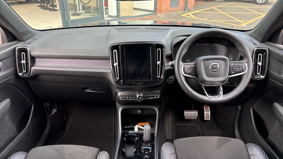 Volvo XC40 1.5 T3 [163] R DESIGN 5dr Geartronic Petrol Estate - Image 10