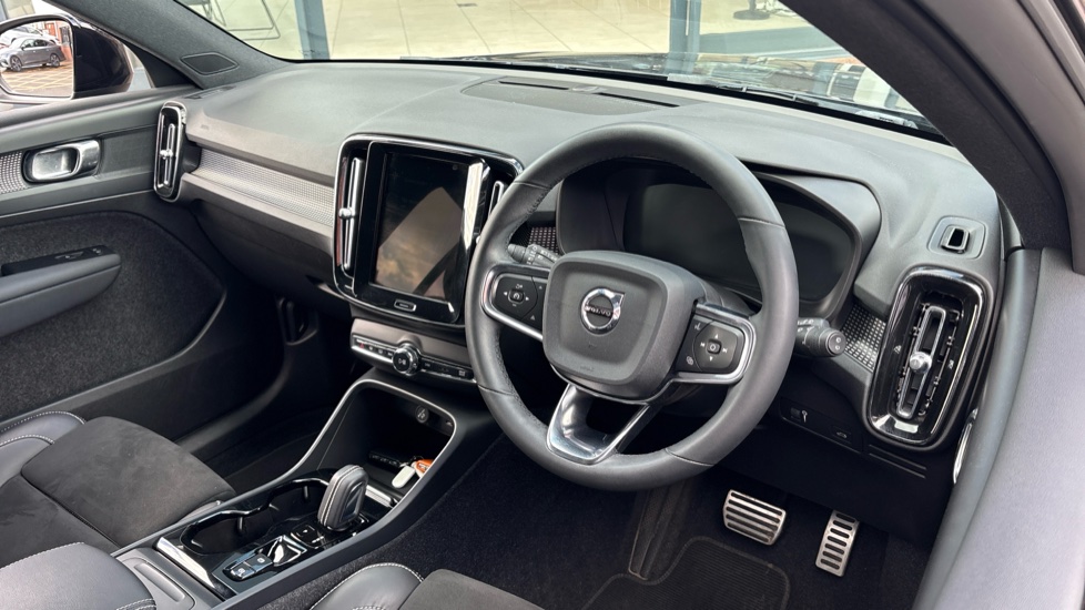 Volvo XC40 1.5 T3 [163] R DESIGN 5dr Geartronic Petrol Estate - Image 11