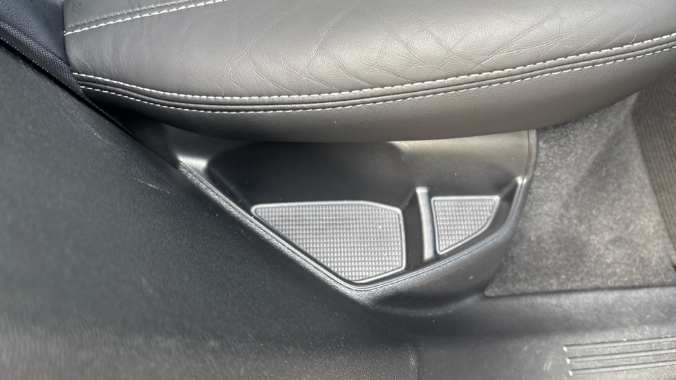 Volvo XC40 1.5 T3 [163] R DESIGN 5dr Geartronic Petrol Estate - Image 28