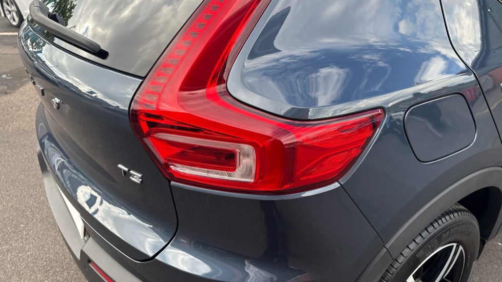 Volvo XC40 1.5 T3 [163] R DESIGN 5dr Geartronic Petrol Estate - Image 30