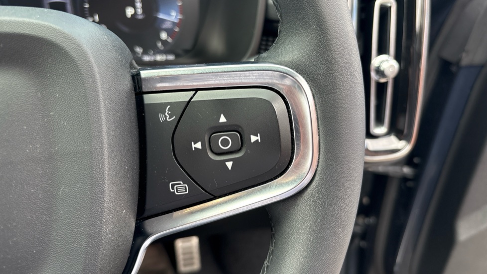 Volvo XC40 1.5 T3 [163] R DESIGN 5dr Geartronic Petrol Estate - Image 46