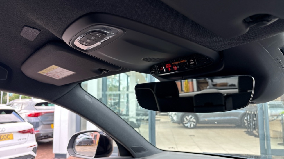 Volvo XC40 1.5 T3 [163] R DESIGN 5dr Geartronic Petrol Estate - Image 61