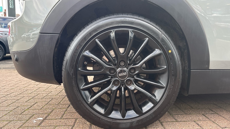 MINI Clubman 1.5 Cooper 6dr Petrol Estate - Image 7
