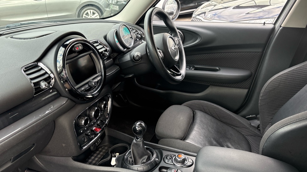 MINI Clubman 1.5 Cooper 6dr Petrol Estate - Image 9