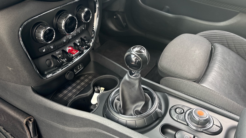 MINI Clubman 1.5 Cooper 6dr Petrol Estate - Image 13