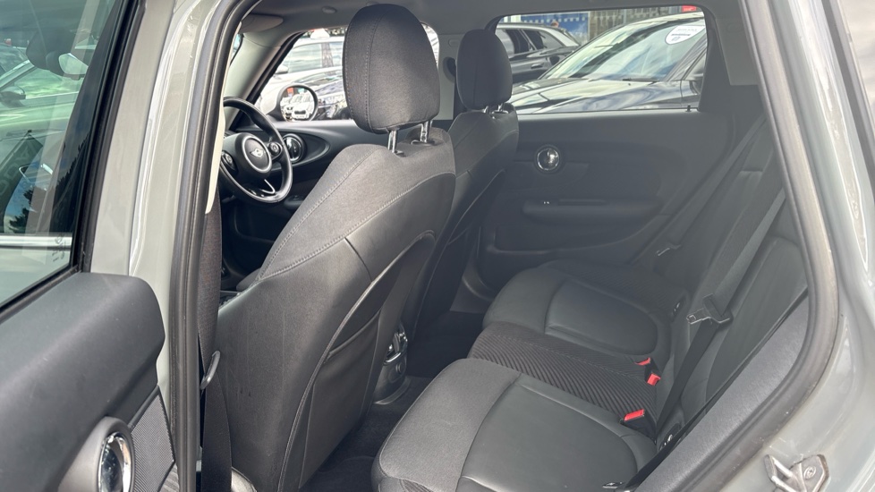 MINI Clubman 1.5 Cooper 6dr Petrol Estate - Image 16
