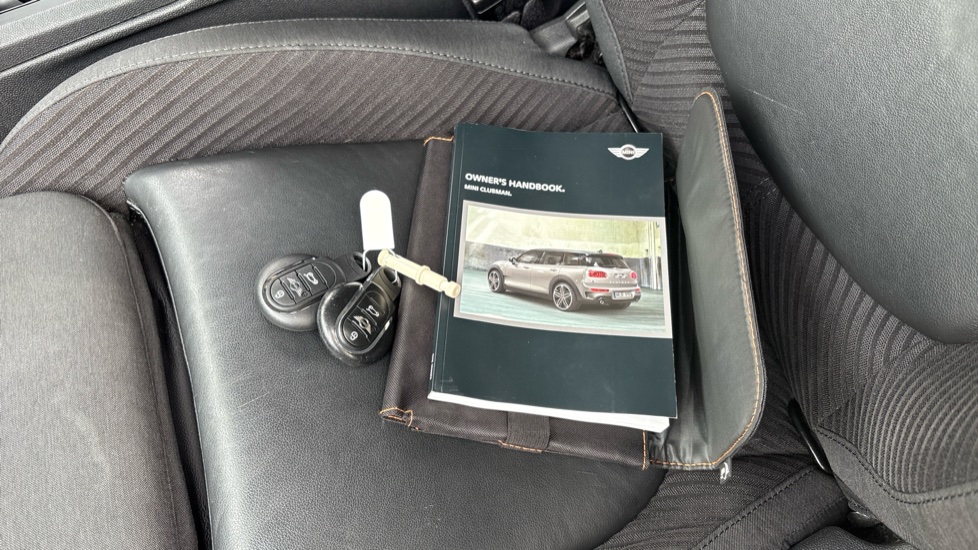 MINI Clubman 1.5 Cooper 6dr Petrol Estate - Image 19