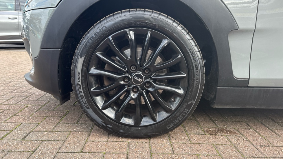 MINI Clubman 1.5 Cooper 6dr Petrol Estate - Image 23