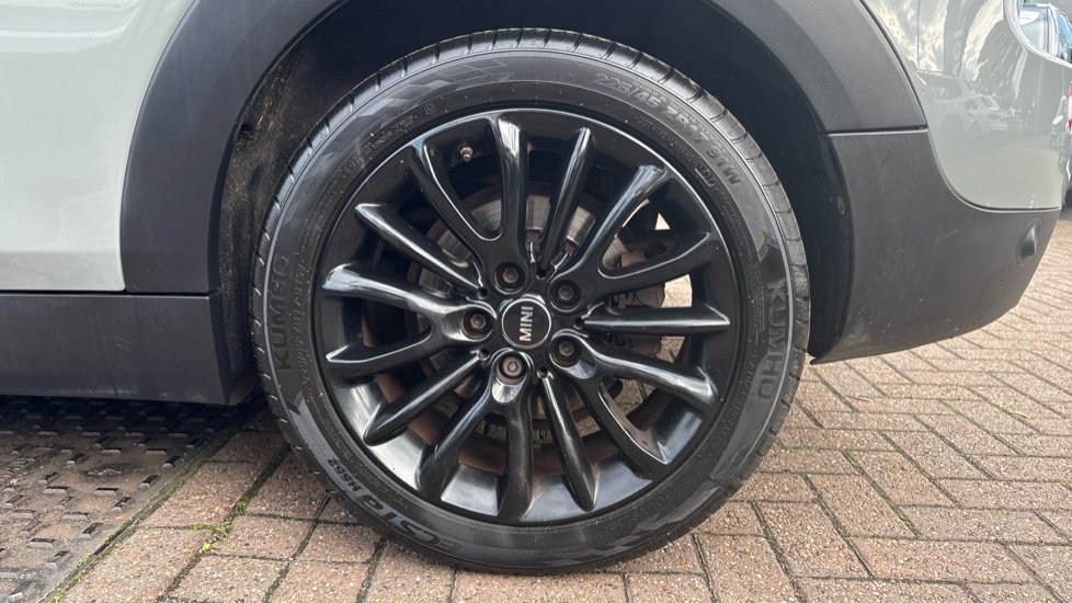 MINI Clubman 1.5 Cooper 6dr Petrol Estate - Image 24