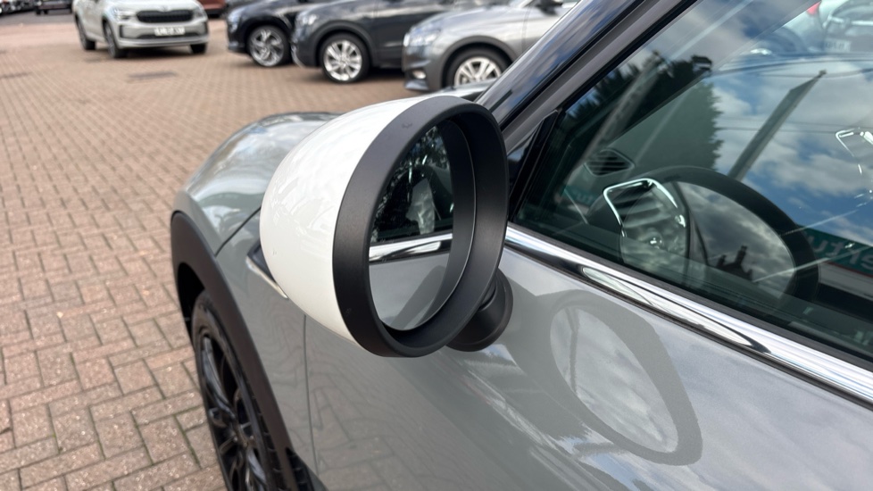 MINI Clubman 1.5 Cooper 6dr Petrol Estate - Image 26