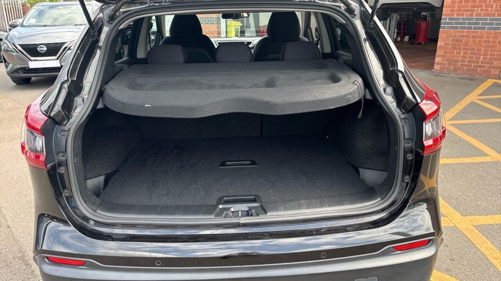 Nissan Qashqai 1.2 DiG-T N-Connecta 5dr Petrol Hatchback - Image 4