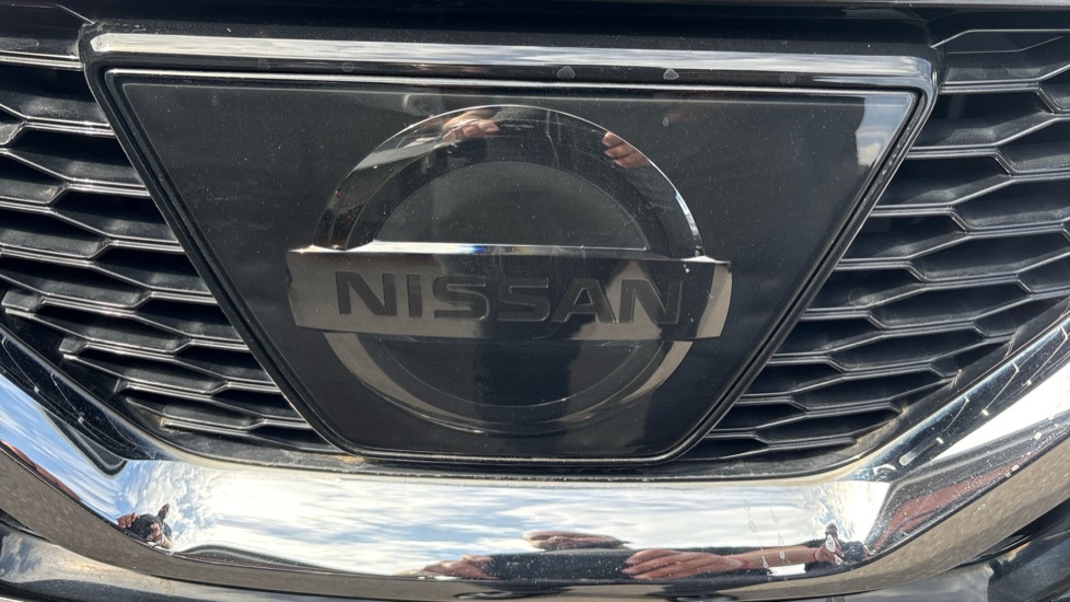 Nissan Qashqai 1.2 DiG-T N-Connecta 5dr Petrol Hatchback - Image 8