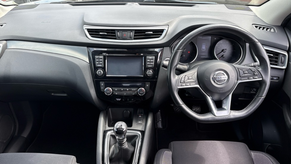 Nissan Qashqai 1.2 DiG-T N-Connecta 5dr Petrol Hatchback - Image 10
