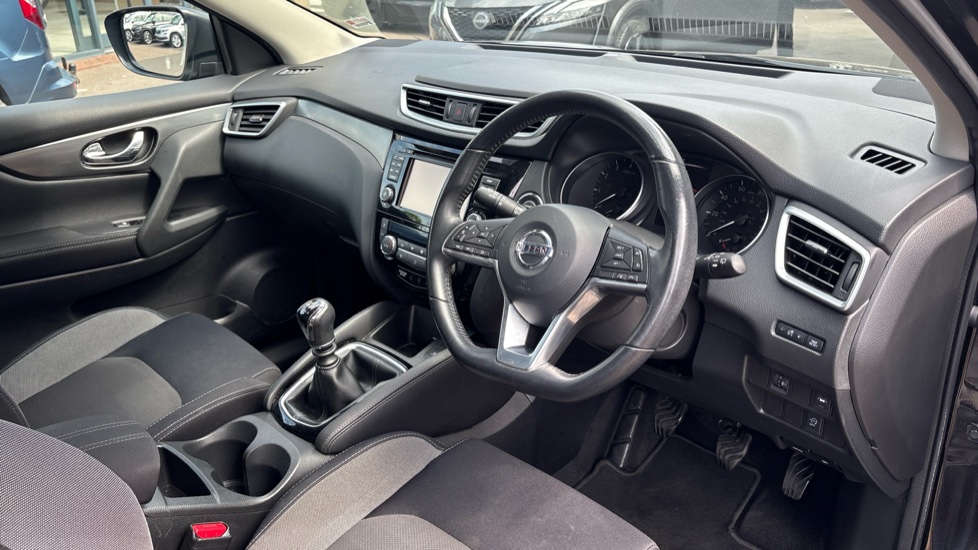 Nissan Qashqai 1.2 DiG-T N-Connecta 5dr Petrol Hatchback - Image 11
