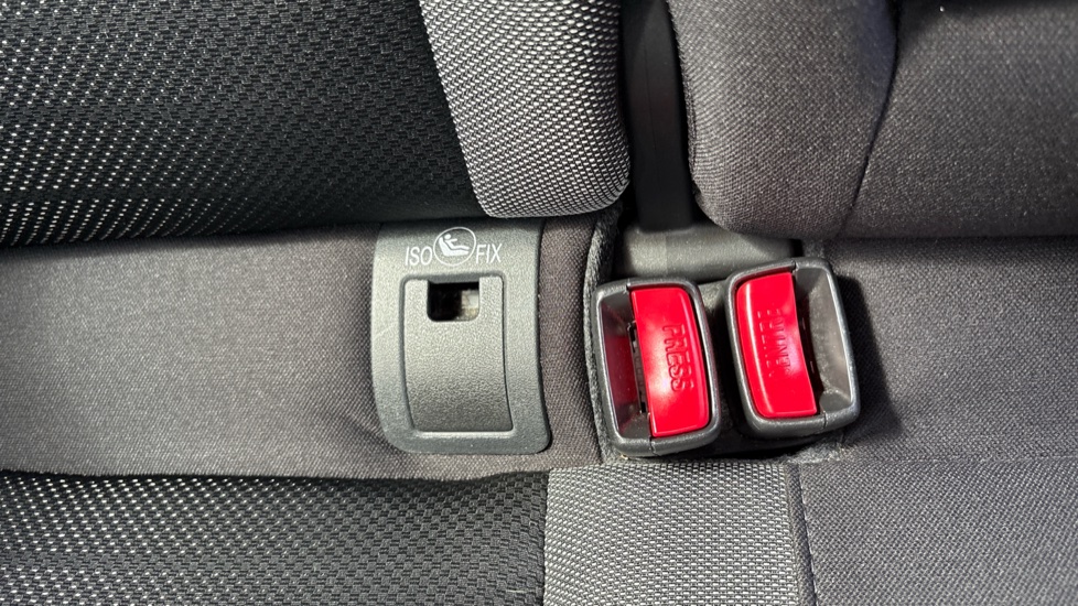 Nissan Qashqai 1.2 DiG-T N-Connecta 5dr Petrol Hatchback - Image 17