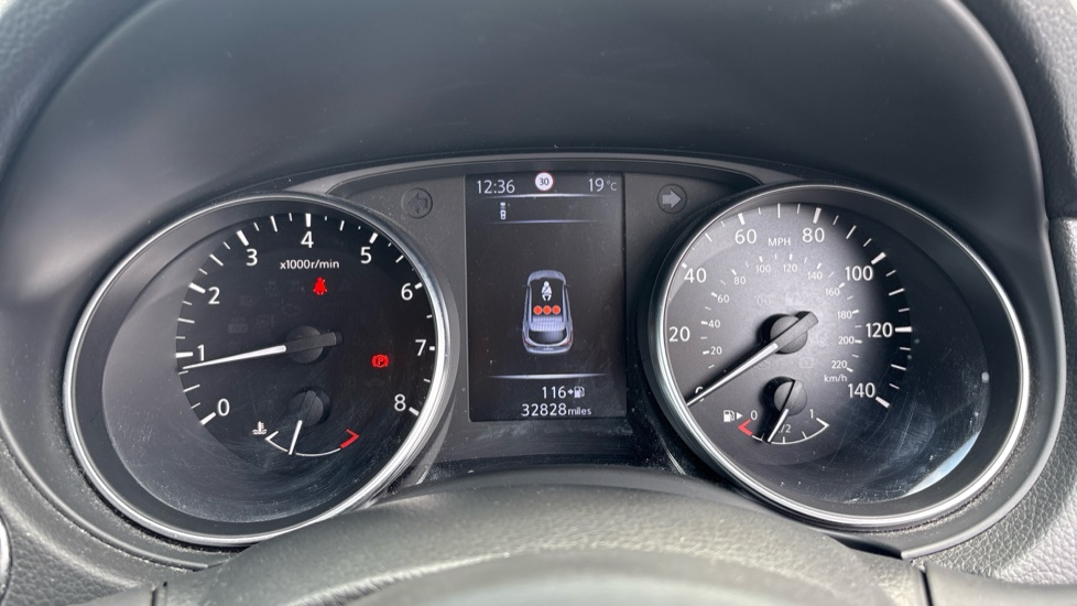 Nissan Qashqai 1.2 DiG-T N-Connecta 5dr Petrol Hatchback - Image 18