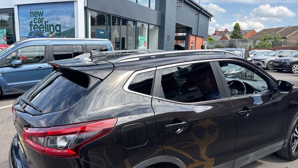 Nissan Qashqai 1.2 DiG-T N-Connecta 5dr Petrol Hatchback - Image 23