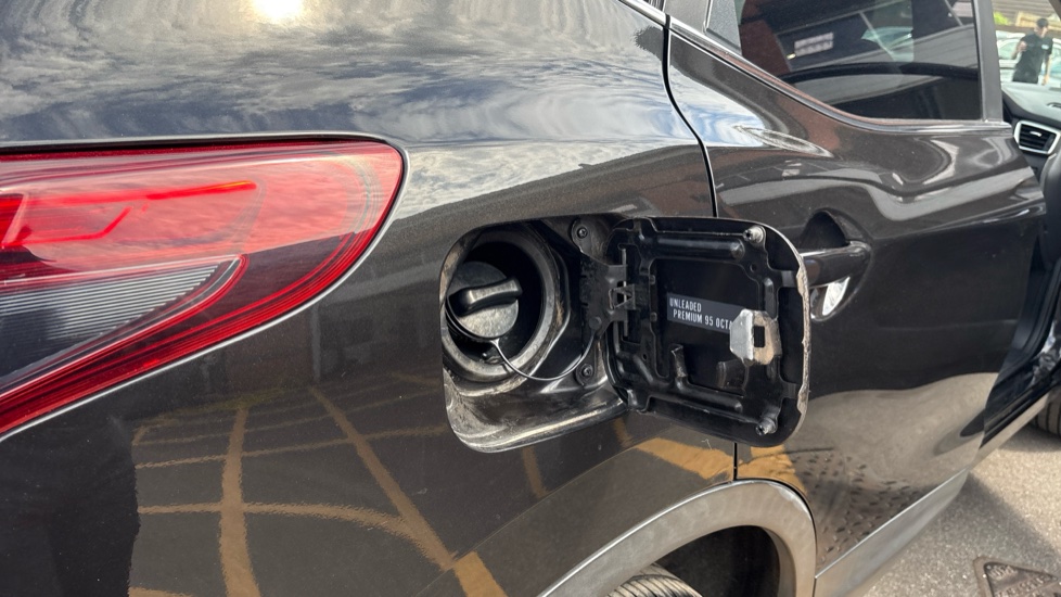 Nissan Qashqai 1.2 DiG-T N-Connecta 5dr Petrol Hatchback - Image 24