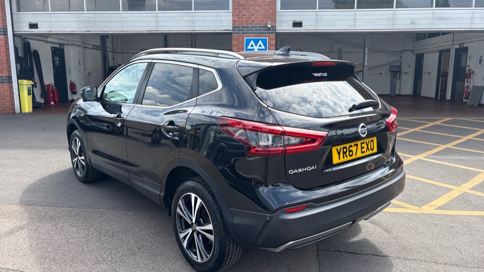 Nissan Qashqai 1.2 DiG-T N-Connecta 5dr Petrol Hatchback - Image 36