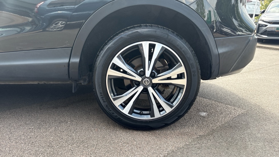Nissan Qashqai 1.2 DiG-T N-Connecta 5dr Petrol Hatchback - Image 37